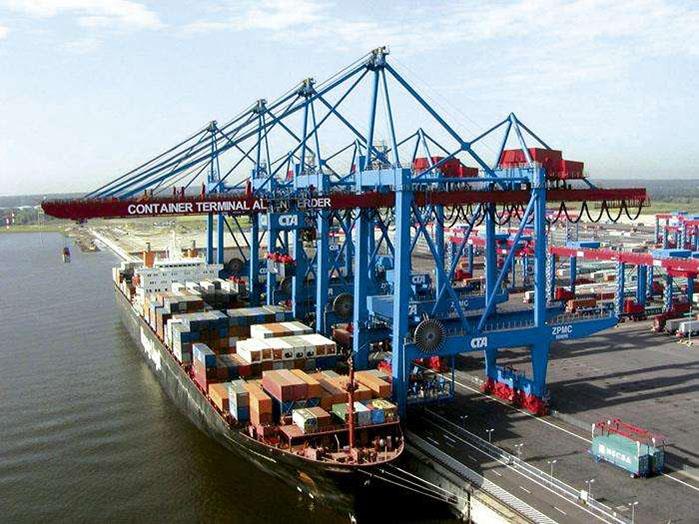 Portal kontejnerski kran od Yuntian Crane.jpg Portal Container Crane From Yuntian Crane.jpg